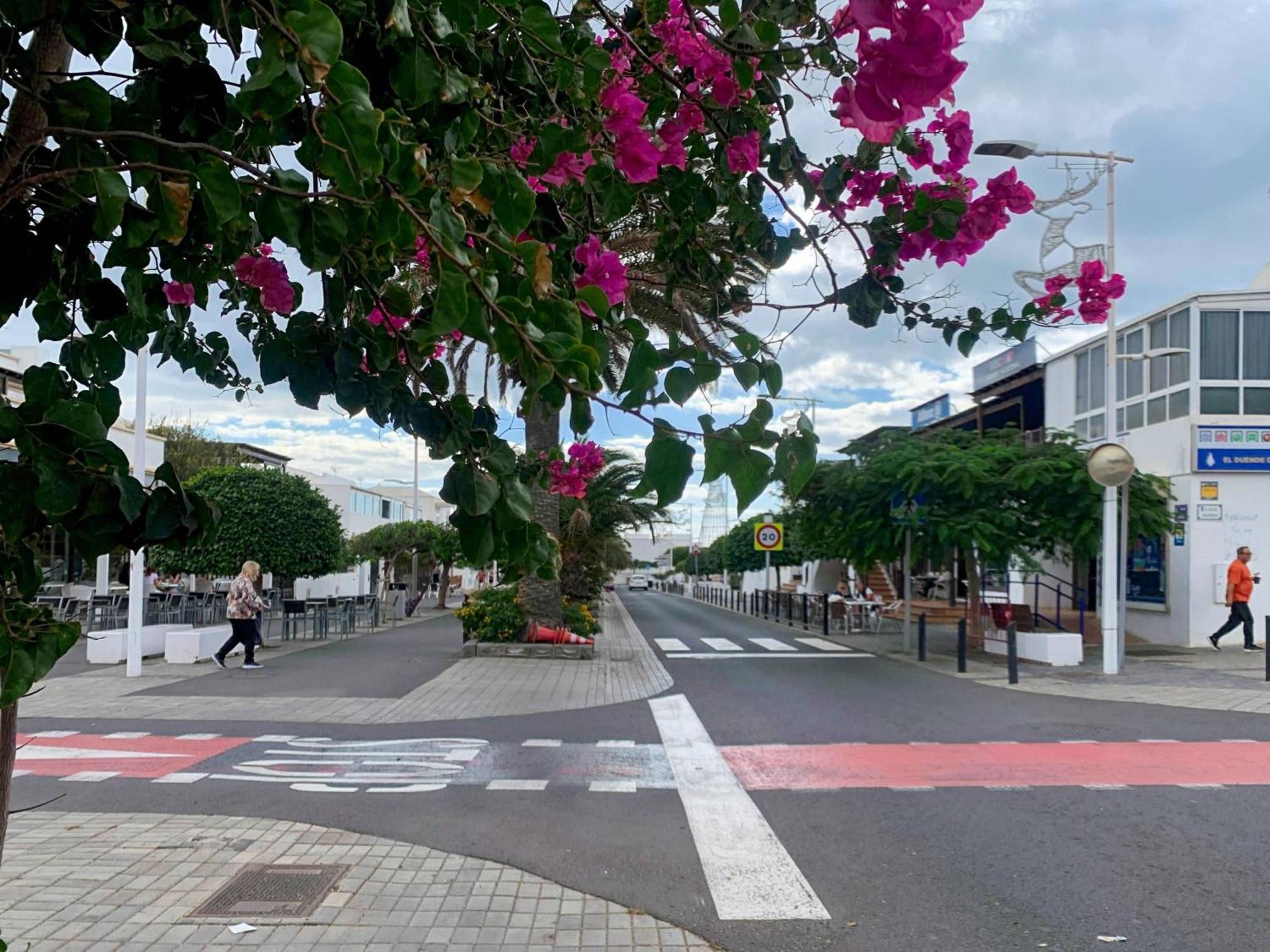 Habitaciones Privadas Cerca De La Playa Y Aeropuerto En Casa Compartida Con Otros Huespedes Playa Honda  Exterior foto