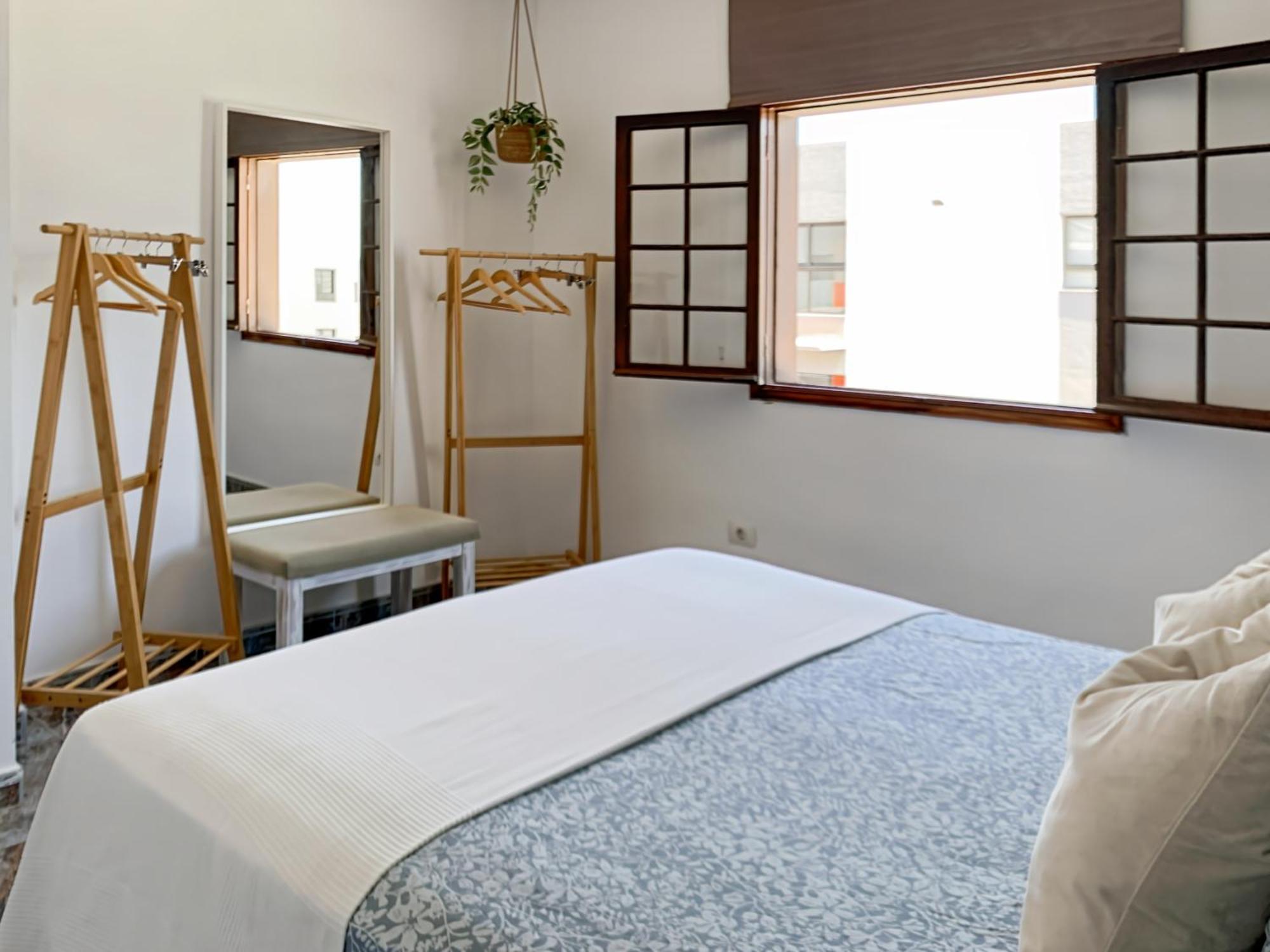 Habitaciones Privadas Cerca De La Playa Y Aeropuerto En Casa Compartida Con Otros Huespedes Playa Honda  Exterior foto